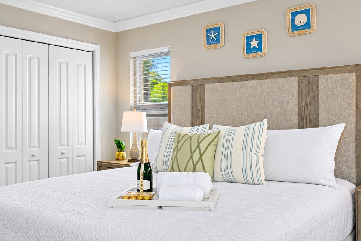 This elegant space features a king-size bed, promising nights of restful slumber on a plush mattress with premium linens.