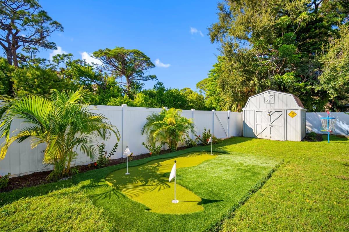 Challenge friends to a mini golf round or a game of cornhole on the spacious lawn—there’s something for everyone to enjoy outdoors.