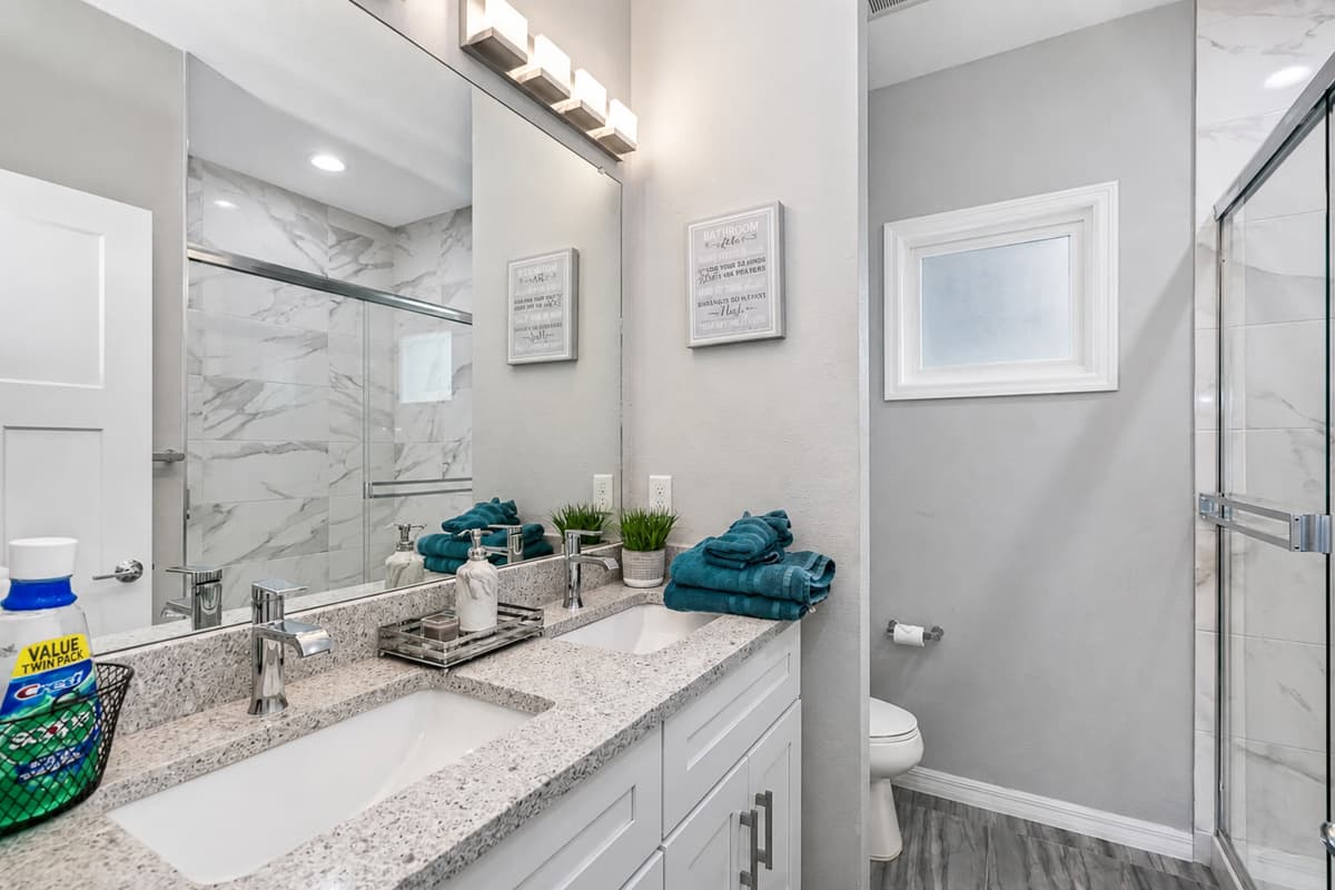 Great bathroom with toilet, sink and walk in shower. Feel fresh and clean after a long day of travel from your home to your home away from home. If you are interested in this property, send us an inquiry now!