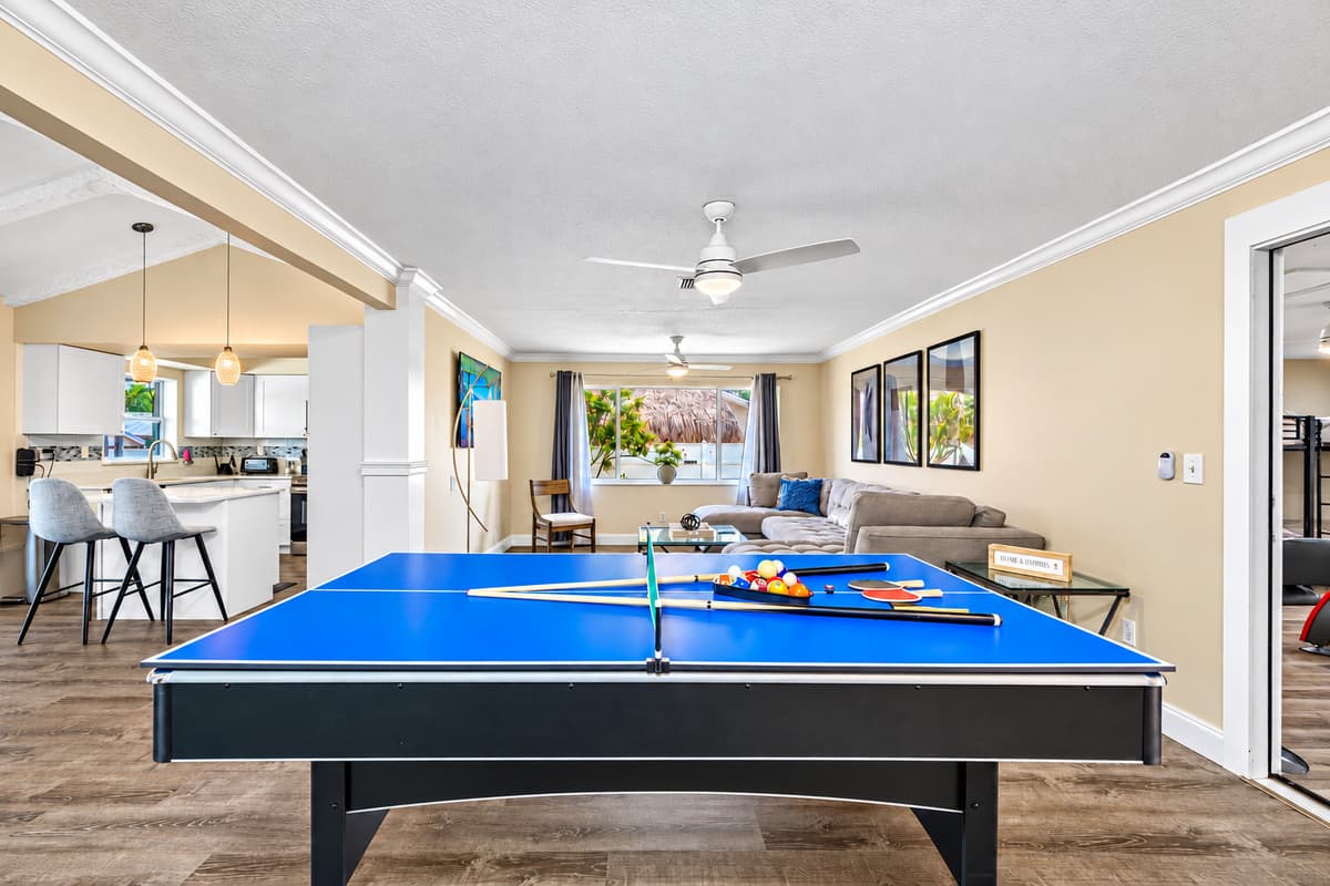 Who wouldn't love this great place with pleasant ambiance, cool amenities and a wonderful view of the lake? Make memories with us! Send us an inquiry now!