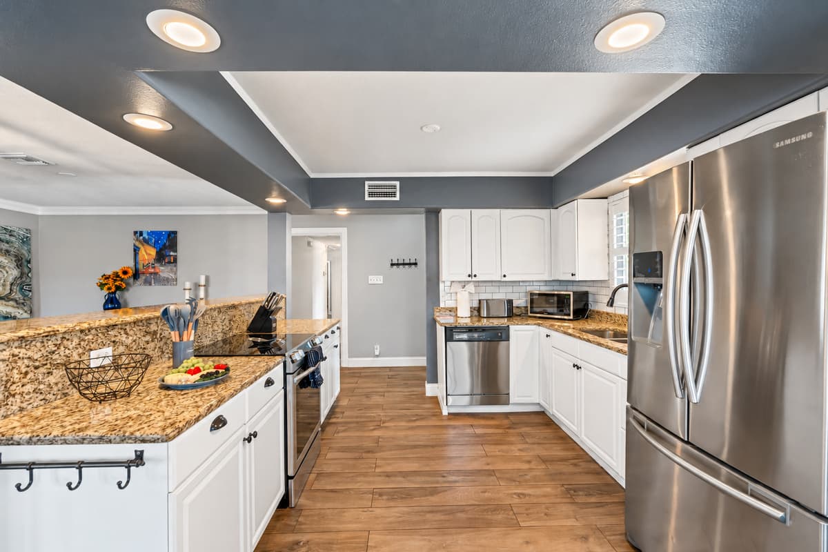 From cozy breakfasts to gourmet dinners, every meal is a masterpiece in this stunning space.