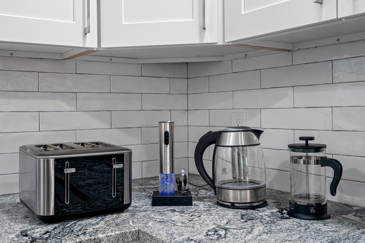 Who would say "No" to a good cup of coffee in the morning? Or tea for that matter? Or toast for breakfast perhaps? Our kitchen is equipped for you guys! If you have any questions, don't hesitate to send us a message!