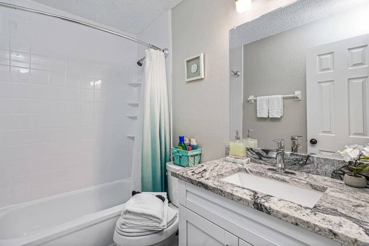 A gorgeous bathroom that has a beautiful sink, vanity mirror, bathtub and shower and toilet. Don't we all love a clean bathroom that has enough space for us to move around? If you are interested in this property, send us an inquiry now!