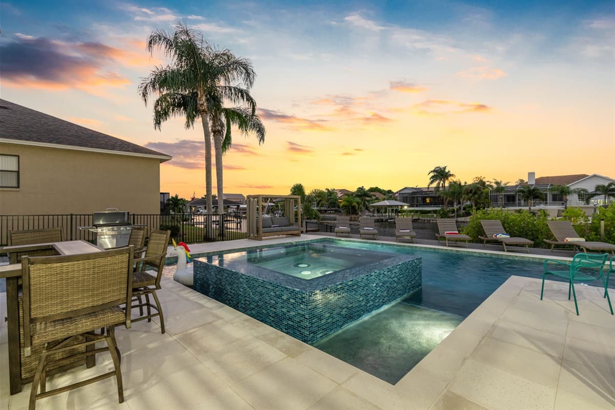 Adjacent to the pool, you'll find a rejuvenating spa area that promises to elevate your relaxation experience.
IMPORTANT NOTE: The spa isn’t a traditional hot tub. It has jets, but it’s designed more for relaxing than for a full hot tub or sauna experience