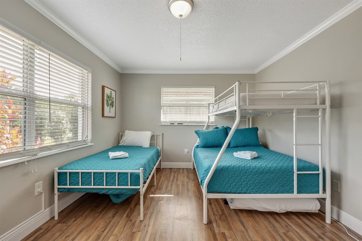 Offering the convenience of a twin bed, a full-size bunk, and an additional free-standing twin bed.
