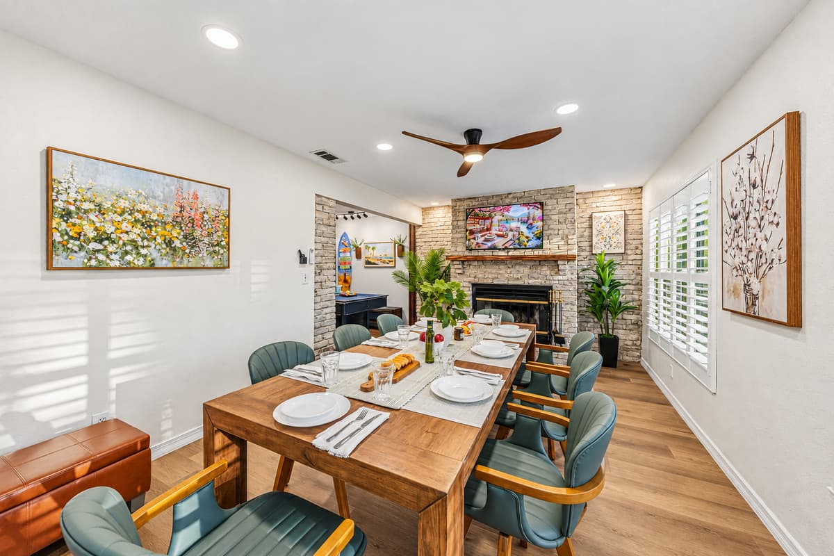 Bright and airy dining space with seating for the whole group and warm, inviting décor 