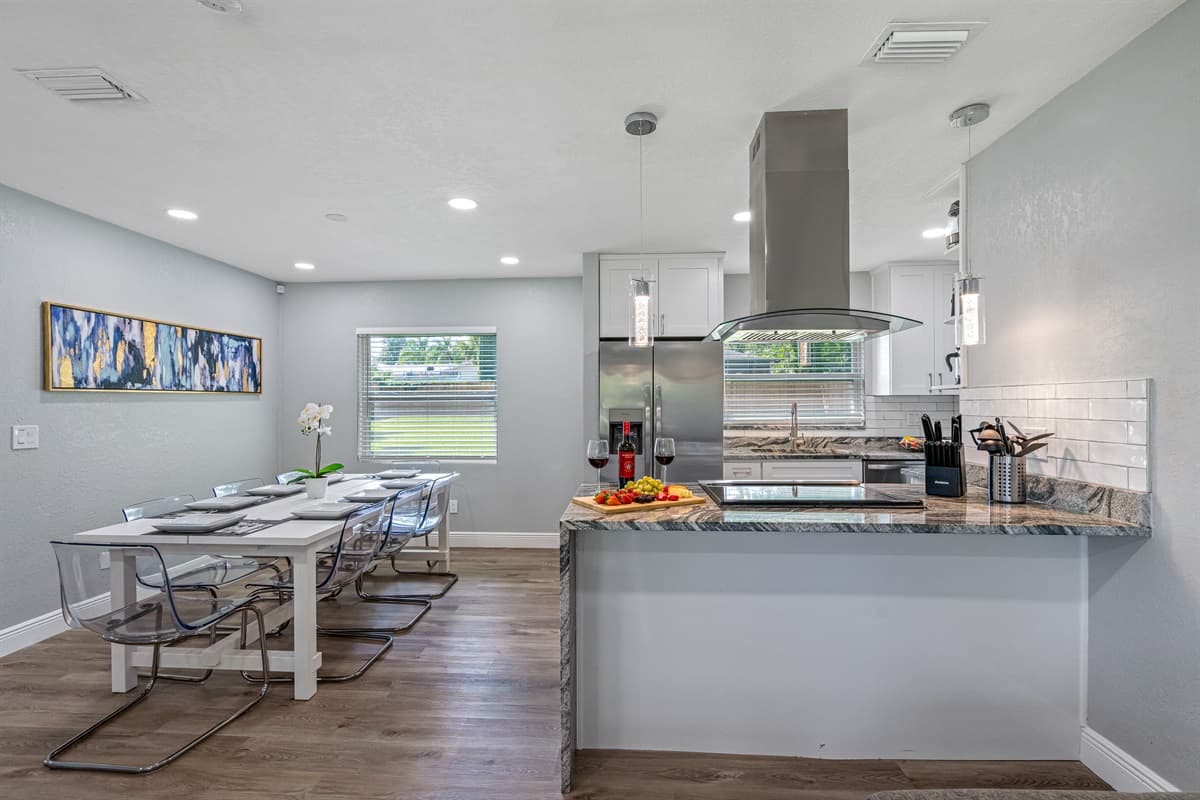 Don't you love this beautiful open space of the kitchen and dining area? Eat amazing meals together with your family! Don't hesitate to send us a message!