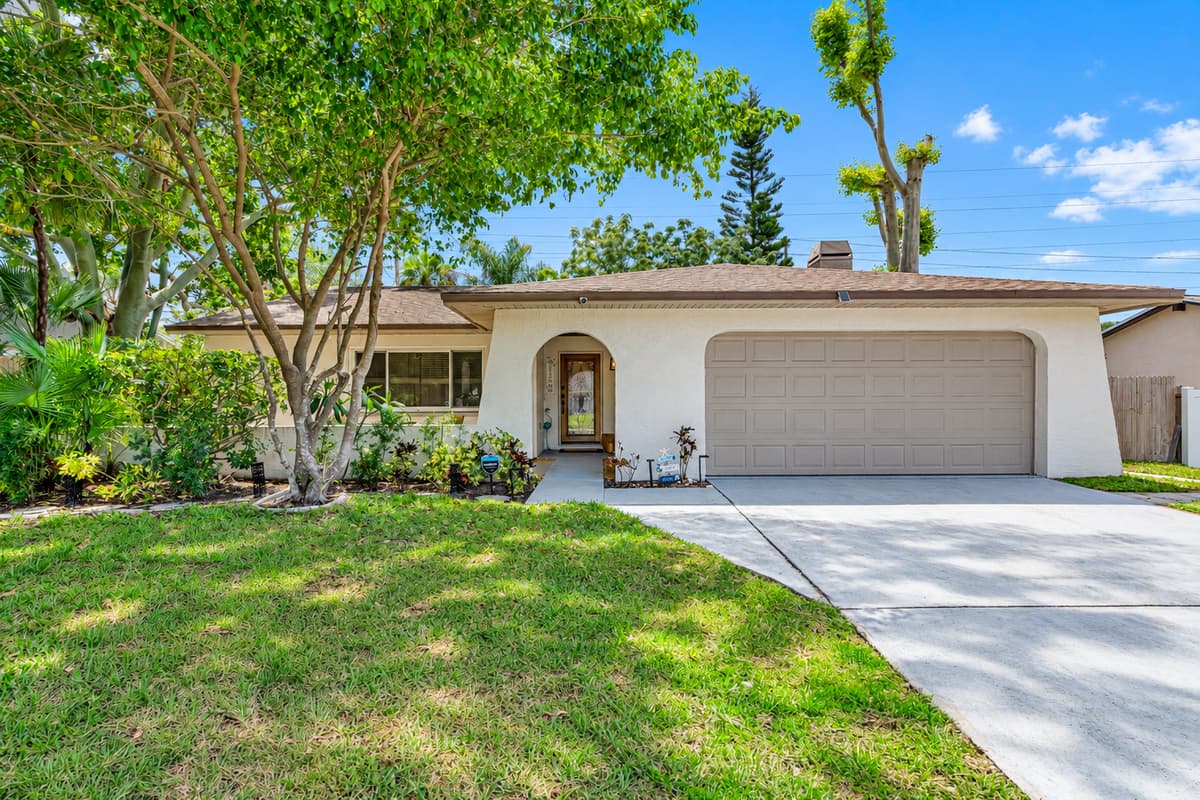 Spacious driveway.