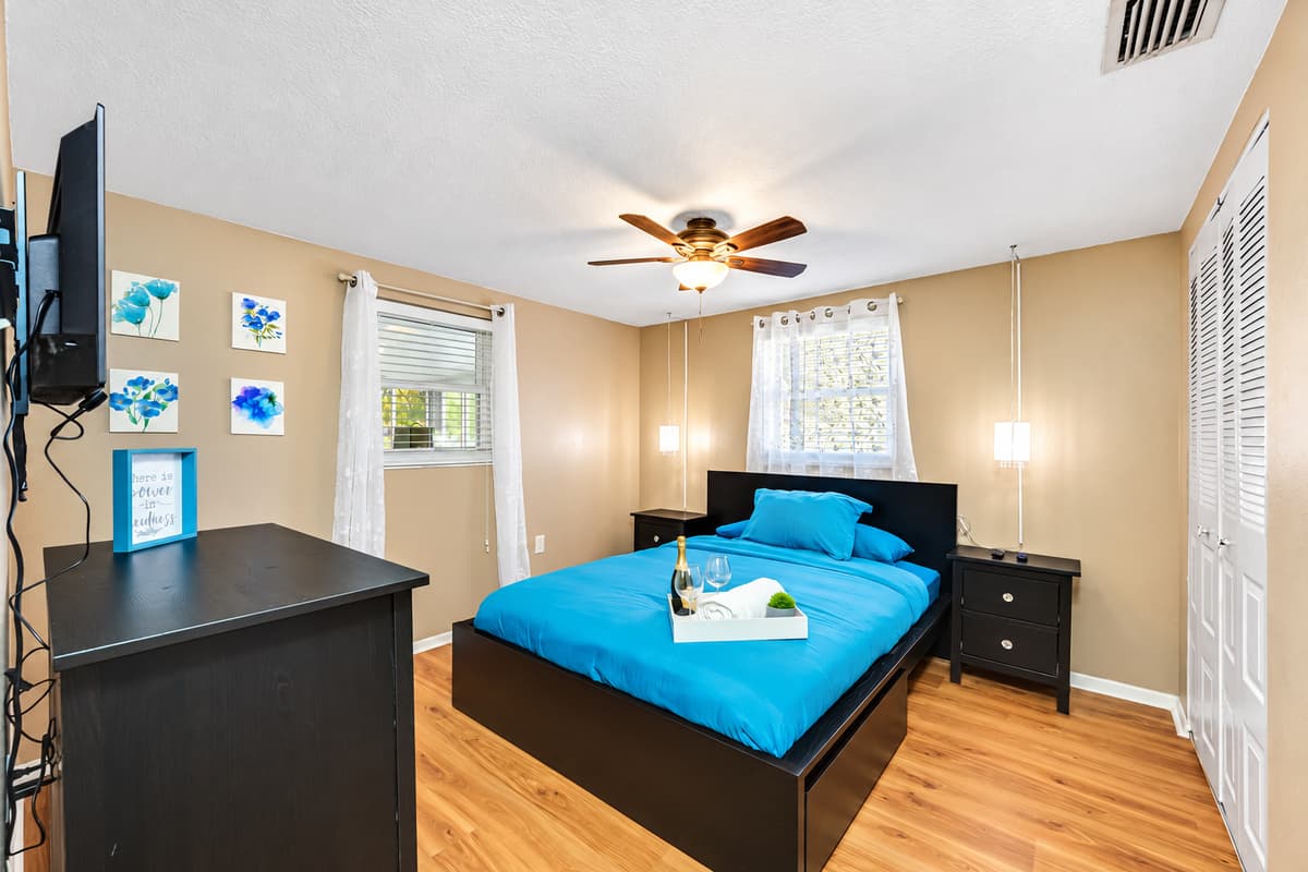 Comfortable bedroom with queen size bed and smart TV. Feel safe and comfortable during your stay while making beautiful memories with family and friends. Don't hesitate to send us an inquiry about the property now!