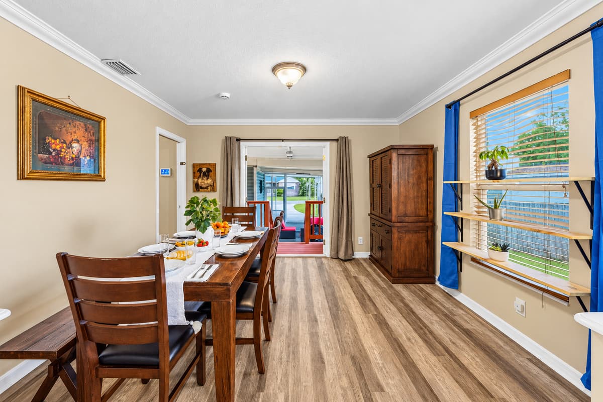 Bright dining area with easy access to the patio—ideal for indoor-outdoor dining.