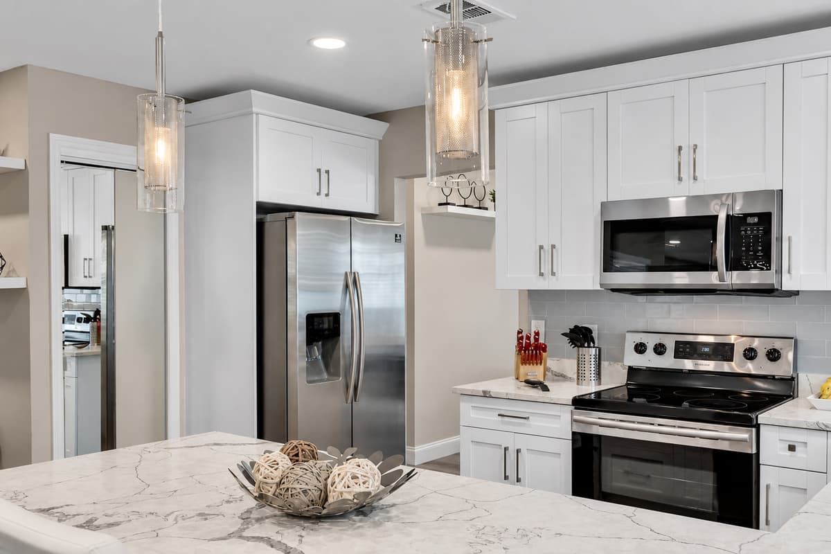 Prepare and cook food without feeling cramped  in our wonderful spacious and fully equipped kitchen. Nothing beats a home cooked meal with family and friends. If you like this property, send us an inquiry right away!