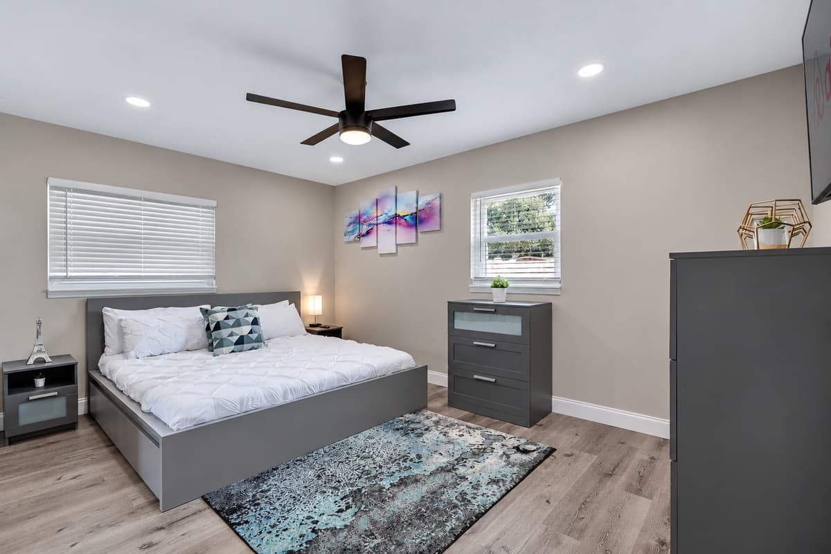 Exquisite bedroom with king size bed, drawers, and smart TV. Feel comfortable during your stay while making wonderful memories with family and friends. Don't hesitate to send us an inquiry about the property now!