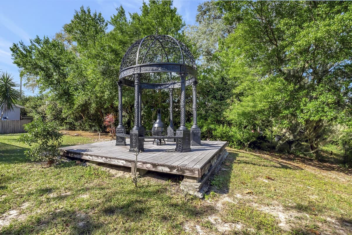 Seize the serenity, create lasting memories, and relish the leisure in our captivating outdoor common area.