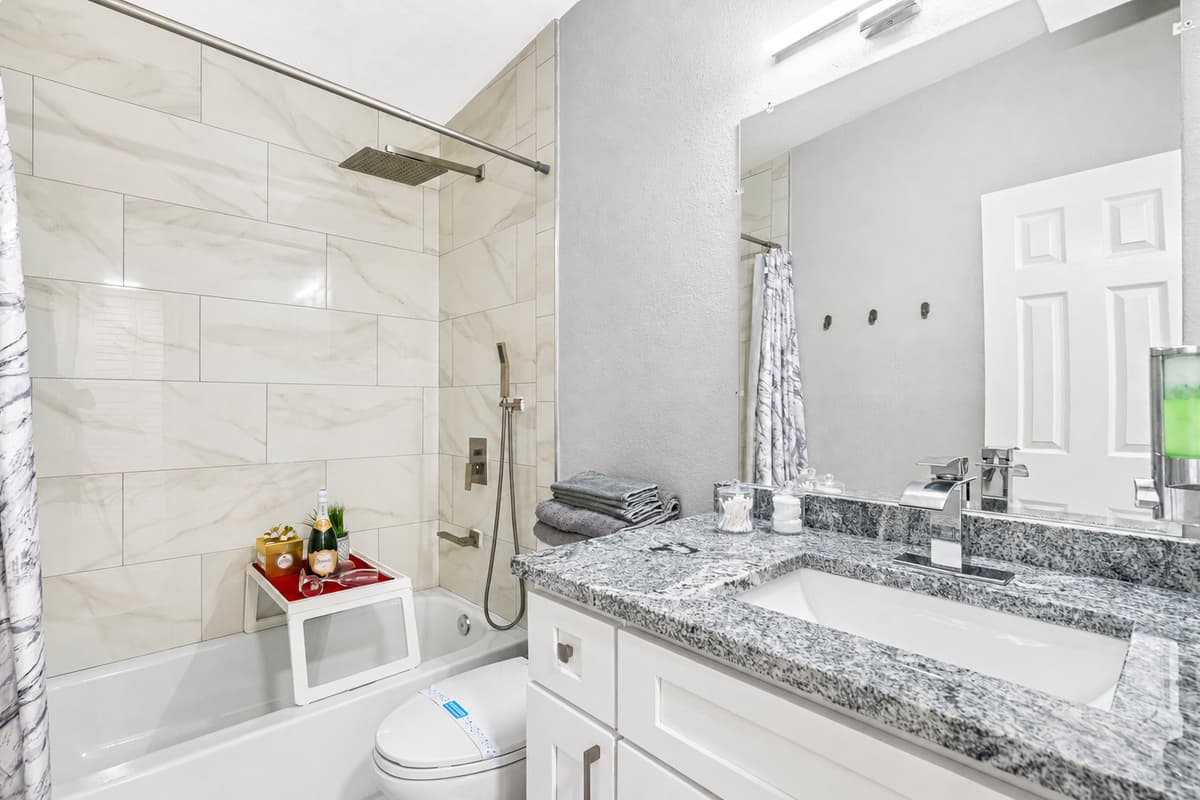 Welcome to the luxurious and stylish bathroom, where every detail has been carefully chosen to create a sense of opulence and relaxation.