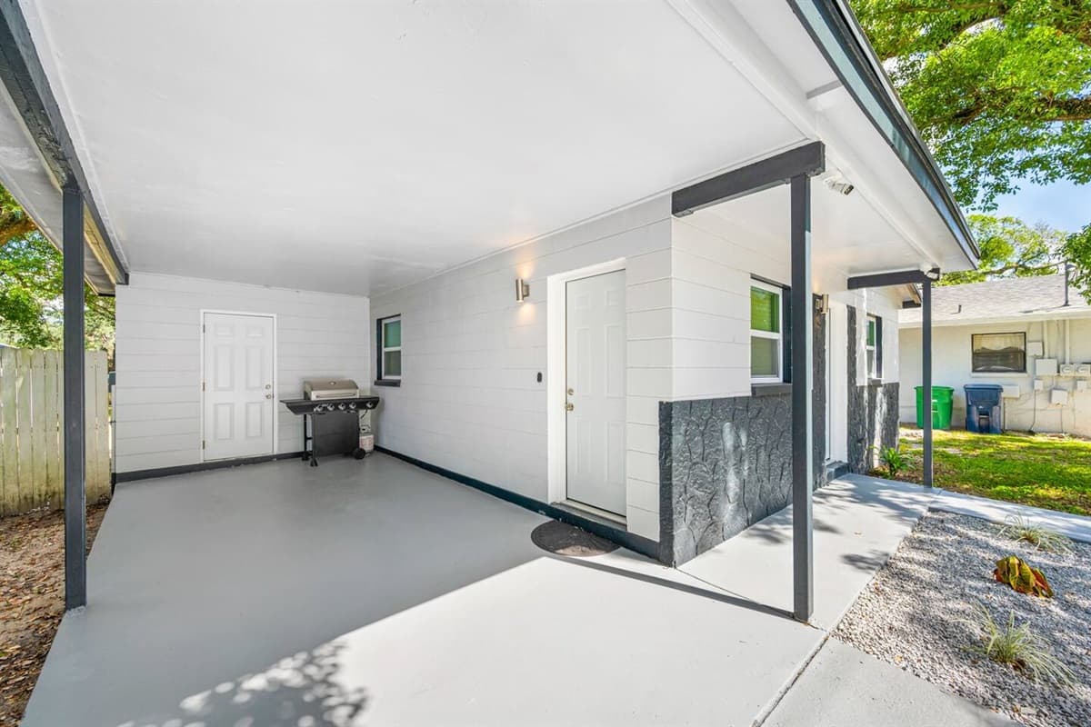 You would love this beautiful house if you love spending time outdoors too!