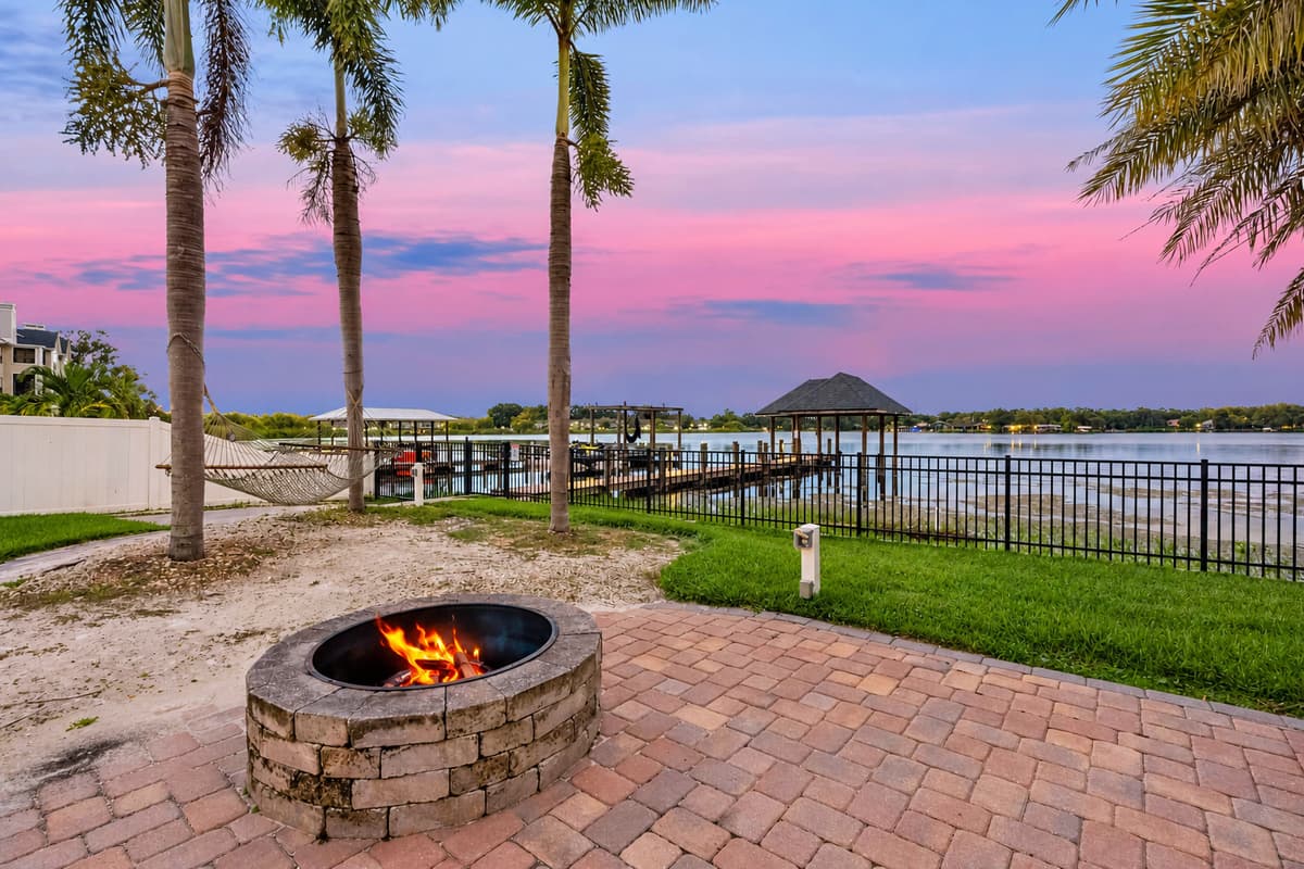 Fire Pit: We do not supply firewood for the fire pit. If you’d like to use it during your stay, please provide your own firewood.
