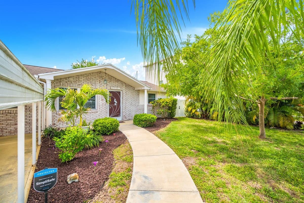This gorgeous entryway will welcome you and make you feel at home once you reach the property that has beautiful plants and a well maintained lawn. If you like what you see, send us an inquiry!