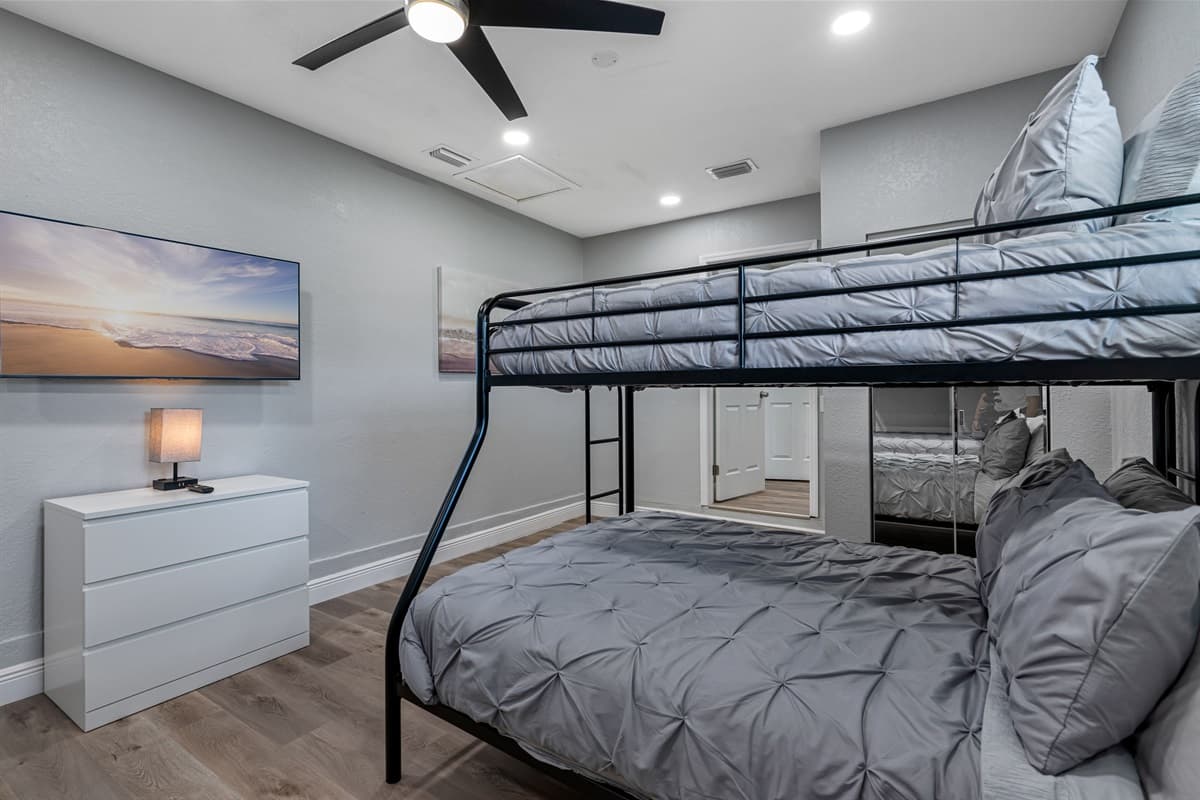 Let the kids have their movie time during your stay in this wonderful property! This lovely room has its own smart TV! Send us a message regarding this property if you're interested!