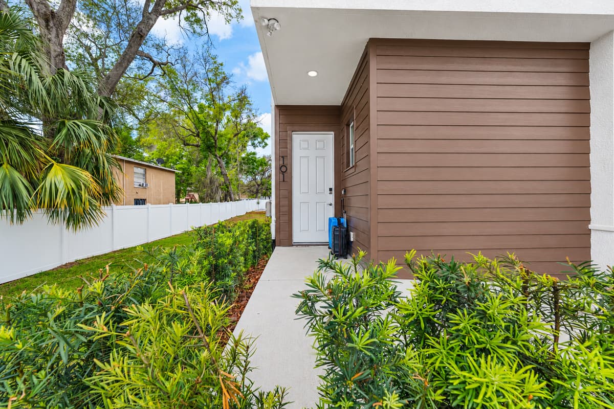 Private entrance walkway surrounded by lush greenery 🌿, offering a quiet and welcoming path to your stay with added privacy and easy access.