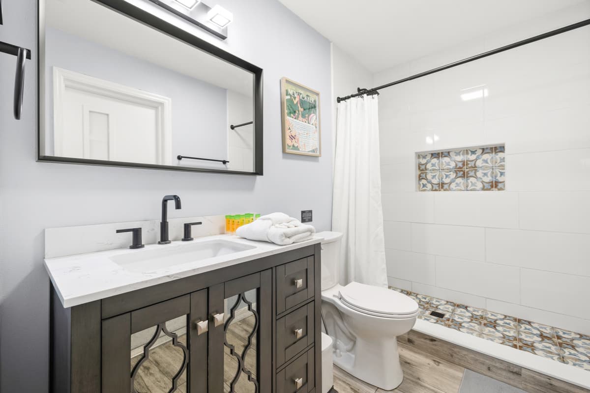Bathroom details at Flamingo Palms.