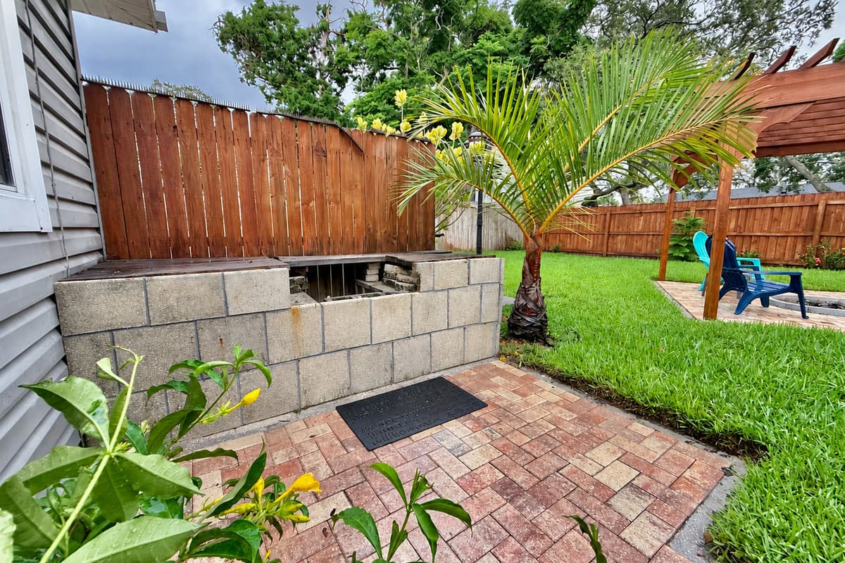 A perfect spot to prep meals while still being part of the outdoor fun—this BBQ nook is ideal for entertaining and sizzling up a feas