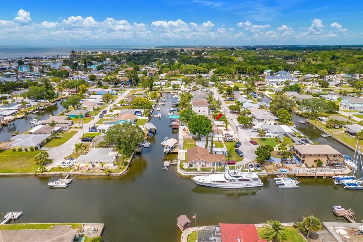 Aerial view of the neighborhood and the beautiful spots in the area surrounding the property. Who wouldn't love that? Have questions? Send us a message now!