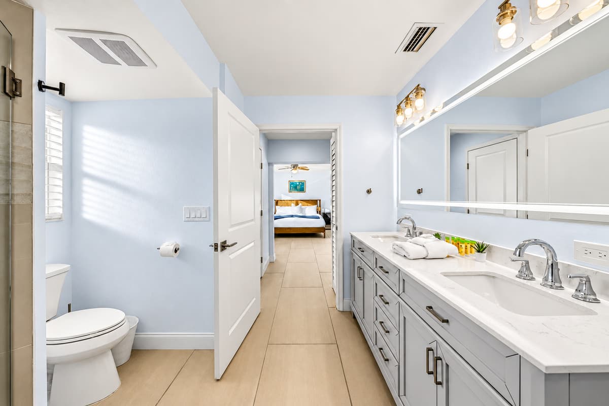 Clean and elegant bathroom with extended countertop space and contemporary finishes.
