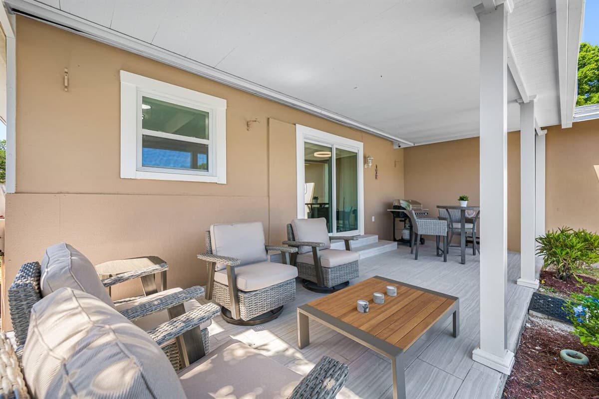 Enjoy a cup of coffee or tea in our elegant patio area, while admiring the beautiful scenery in front of you! Don't hesitate to send us a message!