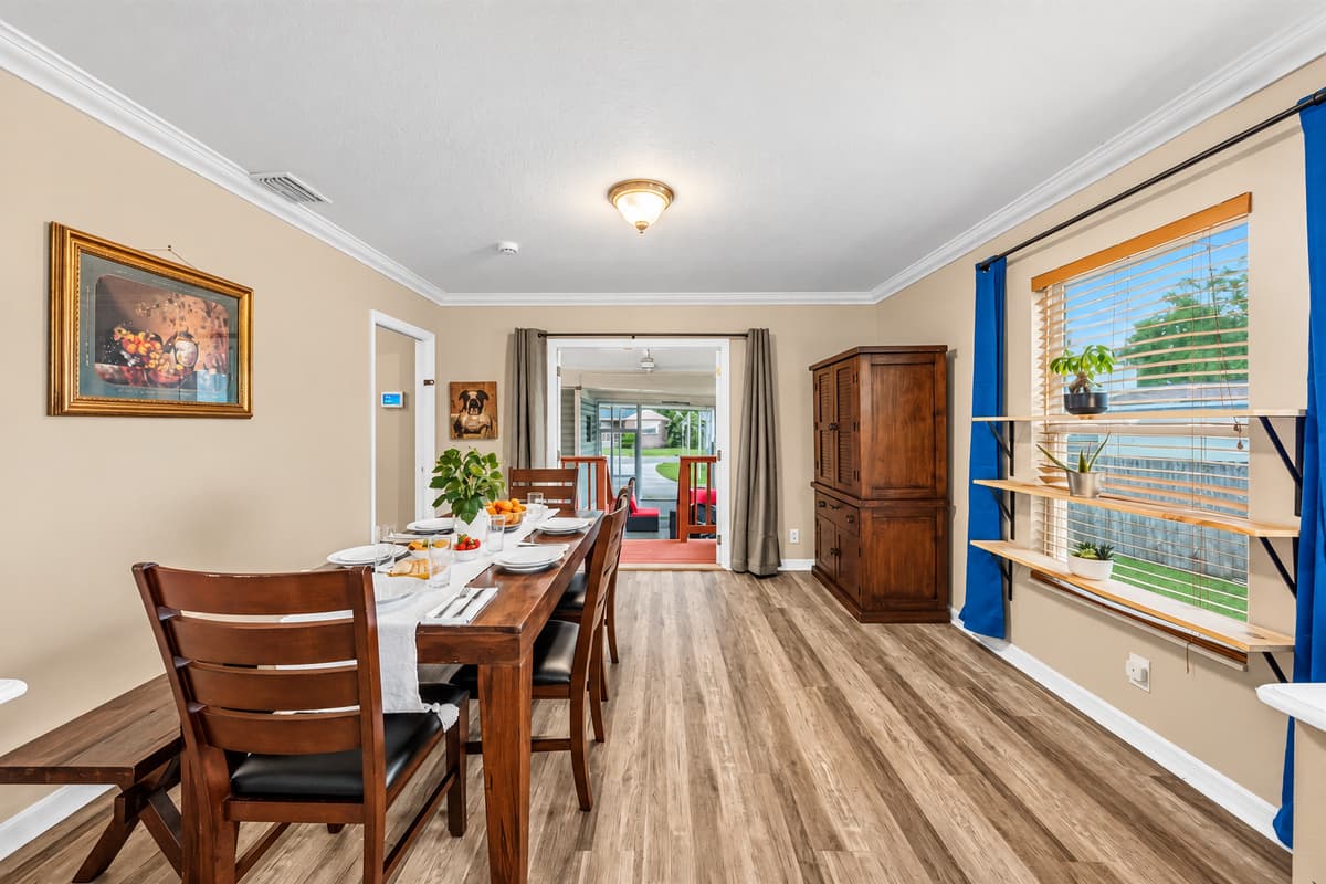 Bright dining area with easy access to the patio—ideal for indoor-outdoor dining.