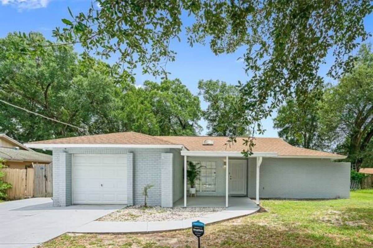 We have spacious and secured driveway so you don't have to worry about where to park your cars! If you think this property suits your needs, send us a message!