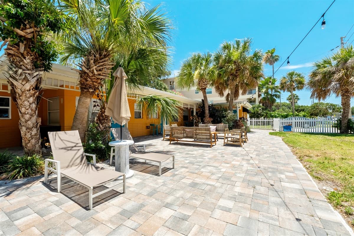 Welcome to the outdoor common area, a beautifully designed space perfect for relaxing, entertaining, and enjoying the great outdoors.