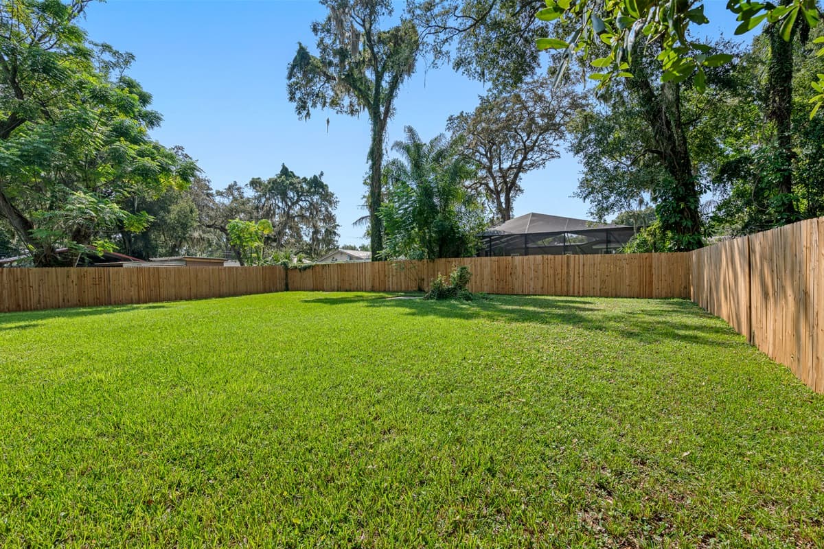 The spacious fully fenced backyard where your family and friends can hang out! Let your kids play and run without you worrying about their safety! Send us an inquiry now!