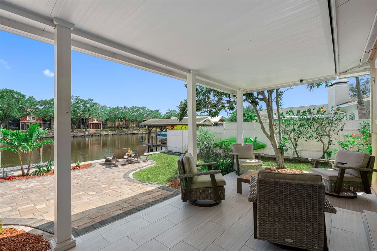 The carefully positioned seating areas ensure that you can savor these views while enjoying the company of friends or simply immersing yourself in a captivating book.