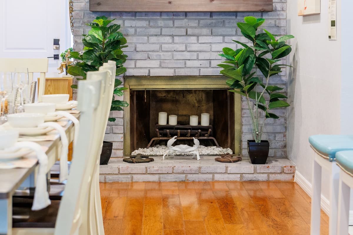 Dining and kitchen details at Flamingo Palms.