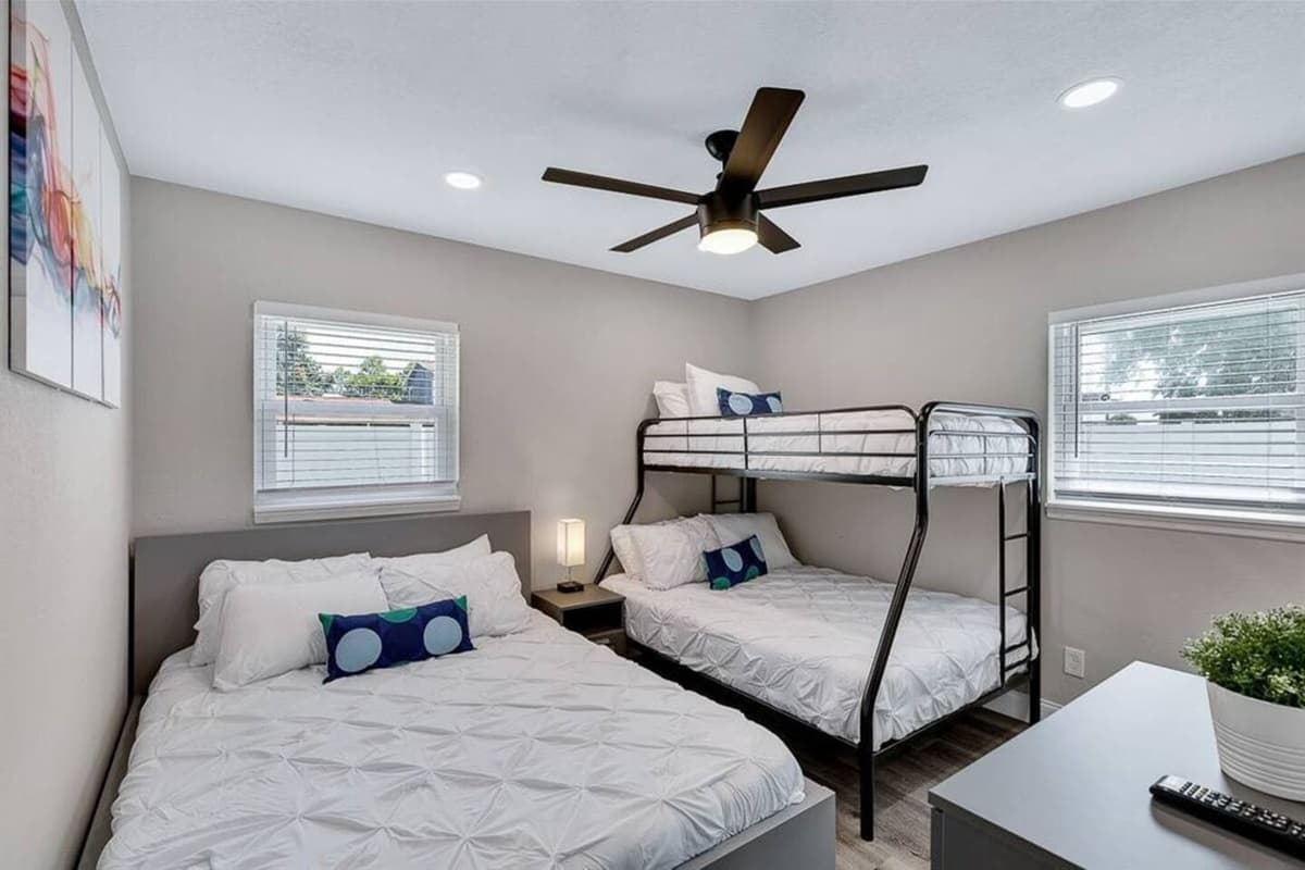 Immaculate bedroom with single over twin bunkbed, queen sized bed, drawers for storage and smart TV. Great room for families with kids or group of friends. If you feel like this place is for you, send us an inquiry now!
