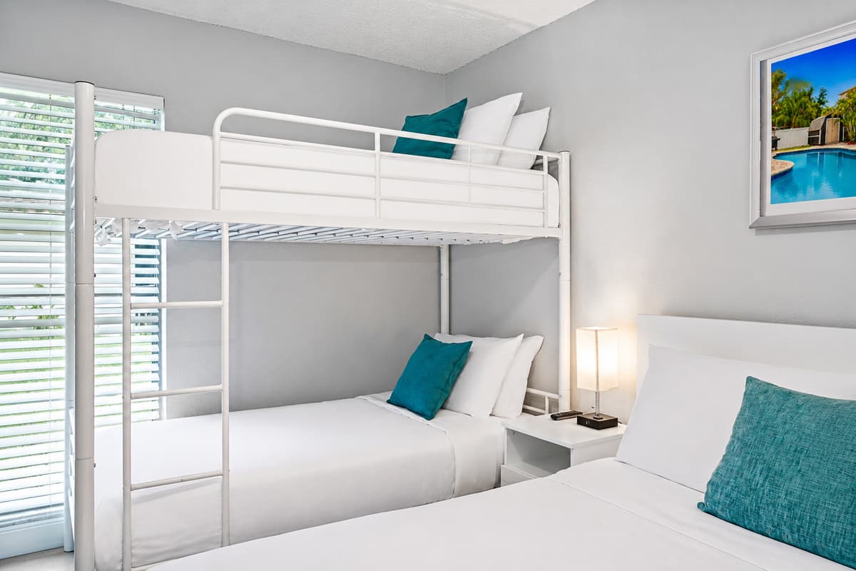 Spacious beautiful bedroom perfect for a group of friends or small family with comfortable queen sized bed, single bunkbed, drawers for storage, and a smart TV. If you think this property suits your needs, send us an inquiry now!