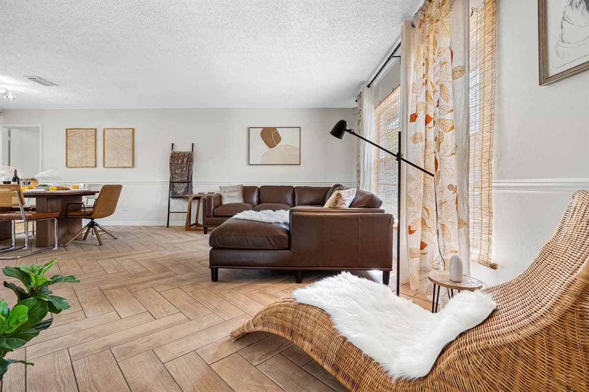 Floor-to-ceiling windows fill the room with sunshine by day, while layered lighting and clean lines make for cozy nights. The perfect place to enjoy downtime with your favorite show or a good book.