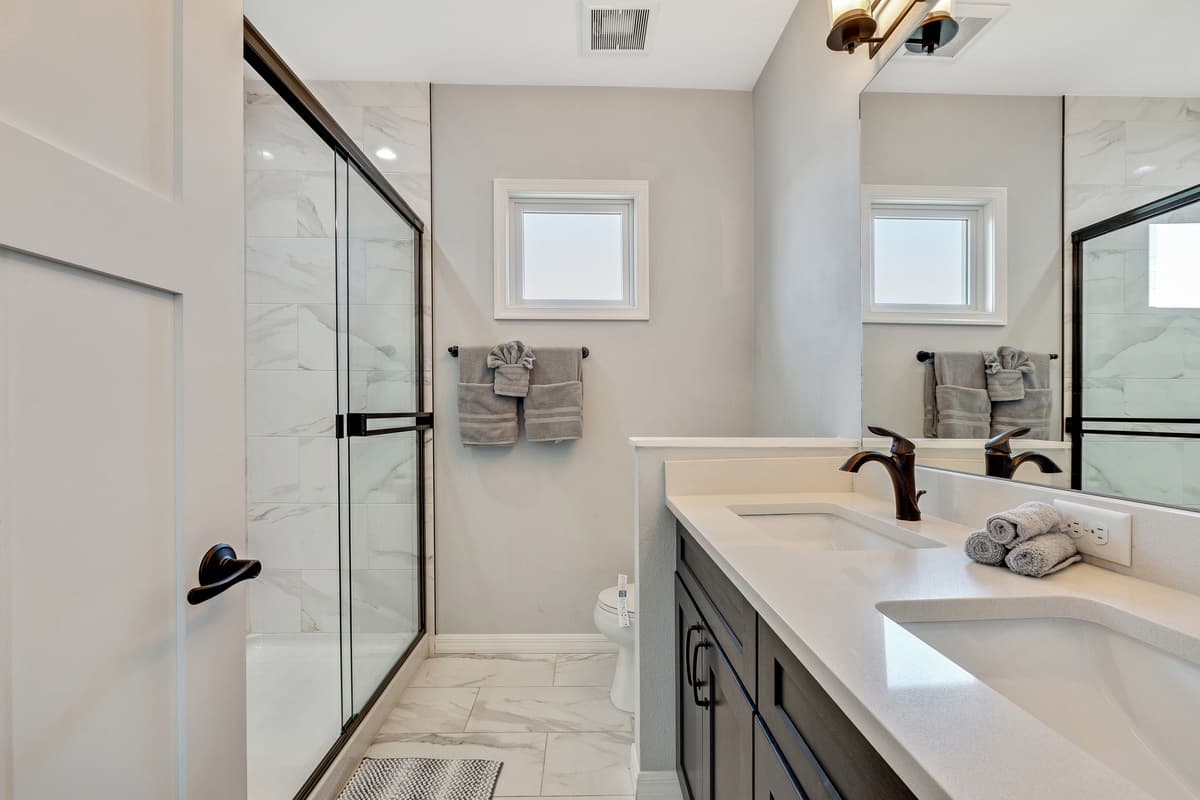 This space, where form meets utility, is a testament to modern bathroom design, ensuring both practicality and comfort seamlessly coexist.