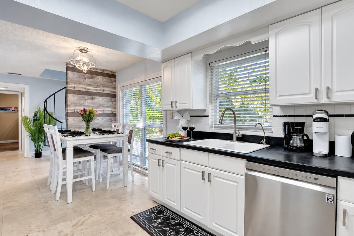 Fully equipped with modern appliances and stocked with all the essentials, this culinary space invites you to embark on a gastronomic journey.