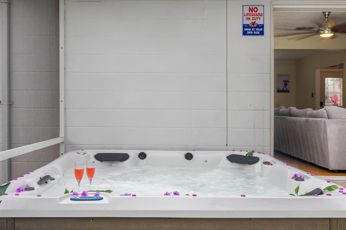 Turn any evening into a spa night in this clean, well-maintained outdoor hot tub.