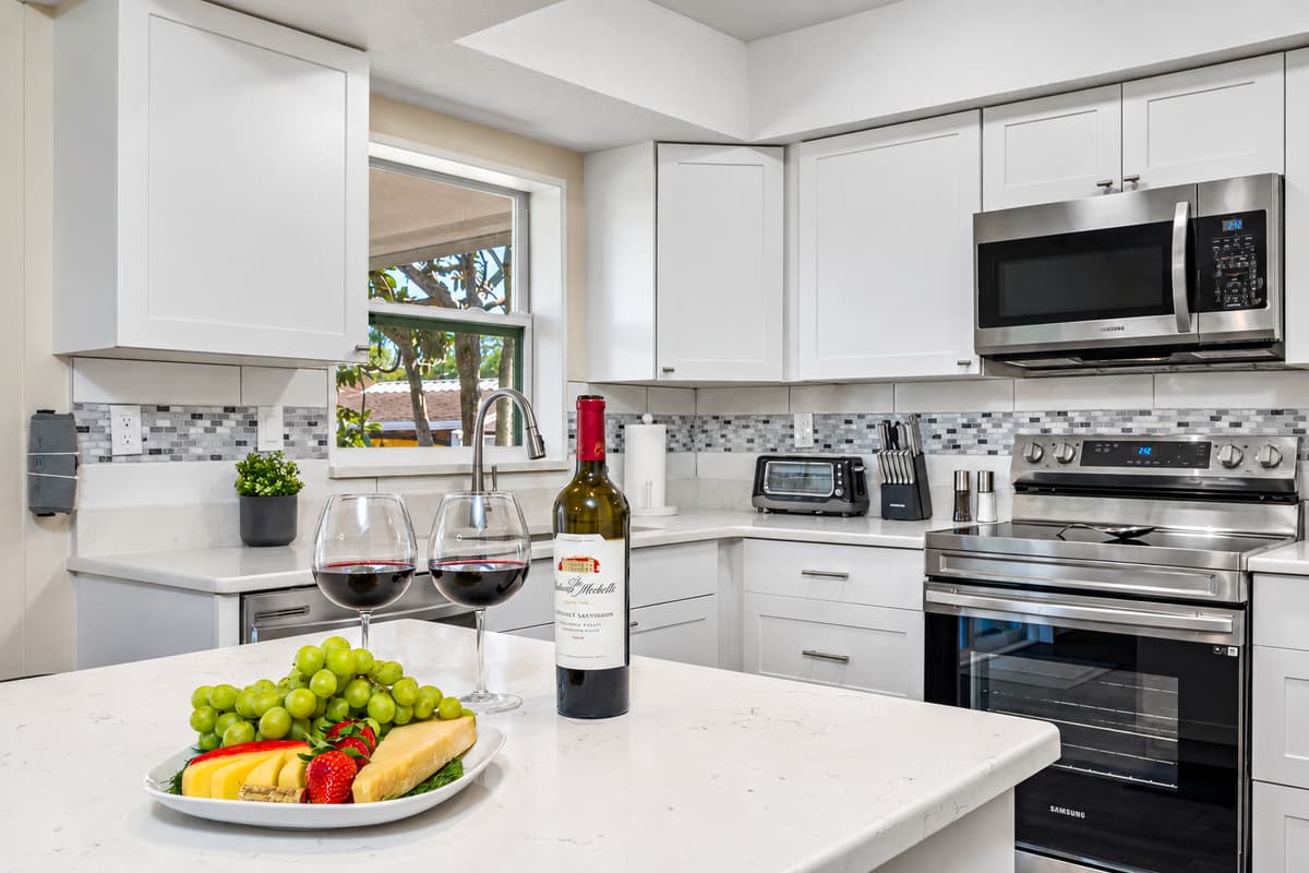 Make memories and great food in this beautiful property that has a modern fully equipped kitchen. Channel your inner chef and have great meals with family and friends.  If you are interested in this property, send us a message!