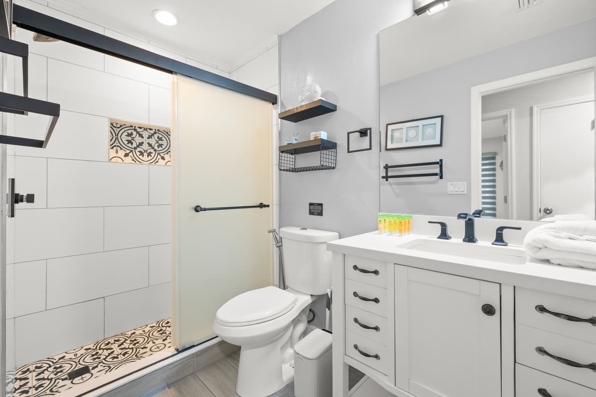 Bathroom details at Flamingo Palms.