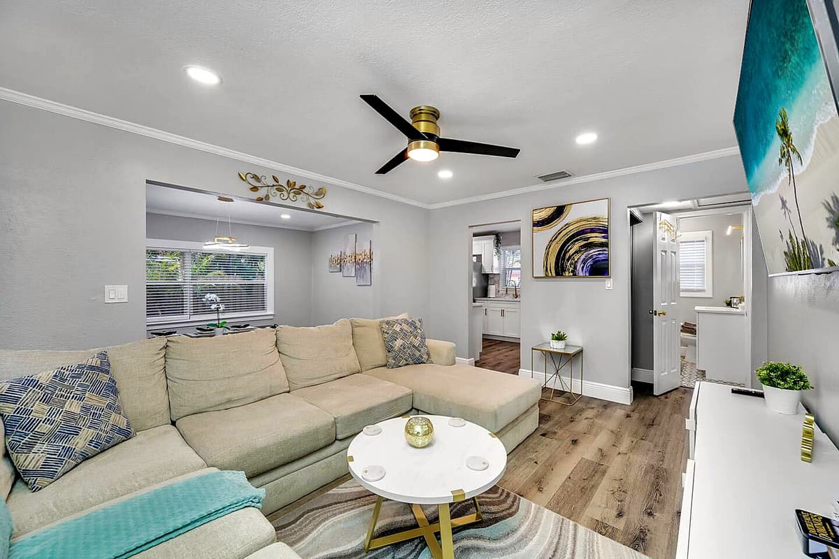Our incredible living area has a smart TV and a comfortable and modern L-shaped couch. Create wonderful memories with family and friends while on vacation! 