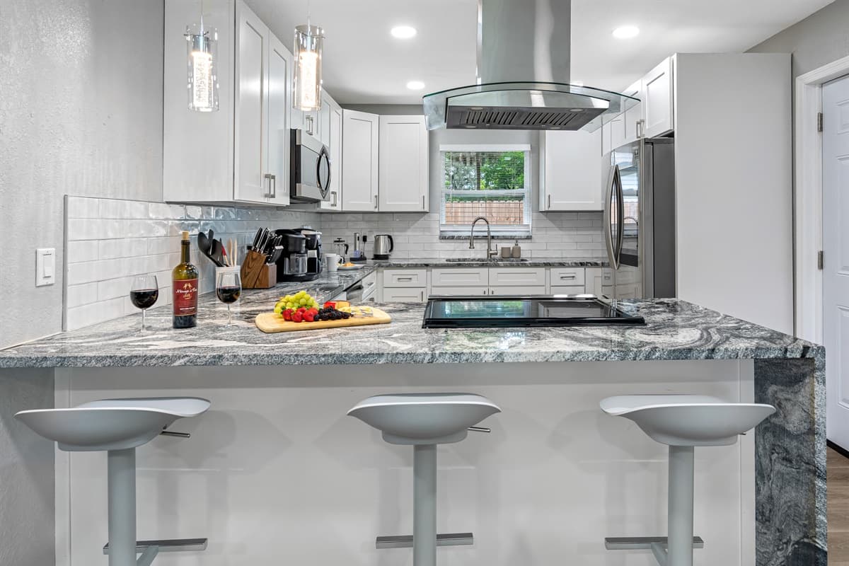 Channel your inner chef in this stunning kitchen! Make amazing meals to share with family and friends during your stay with us! Book this property now!