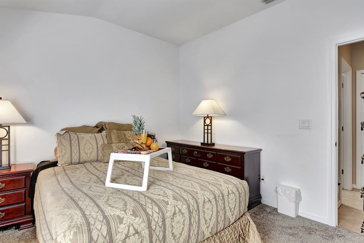 Its expansive dimensions ensure ample space for relaxation and rejuvenation.