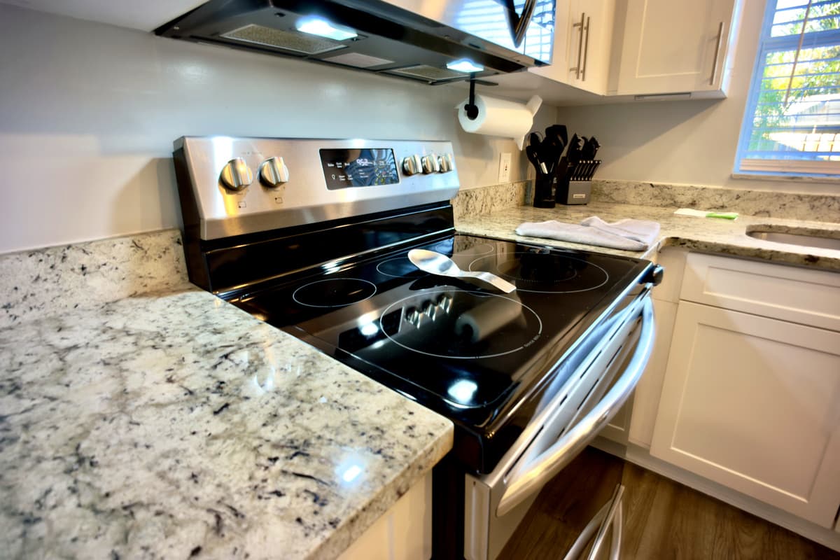 🍽️ A chef's dream! Granite countertops, a premium stainless steel stove with overhead range hood, and a full knife block — this kitchen is stocked and ready for your best home-cooked meals! 🥘✨