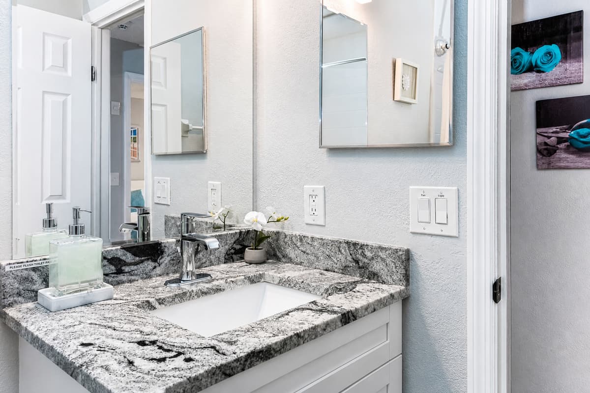Sparkling clean bathroom that has this beautiful sink, bathtub and shower, toilet and vanity mirror. Feel at home in your home away from home. If you are interested in this property, send us an inquiry now!