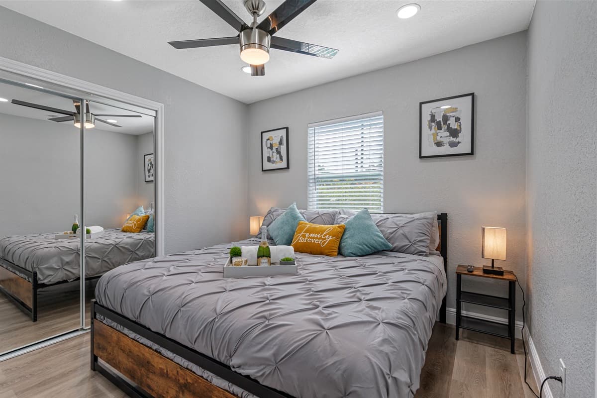 This well-decorated room has a king-size bed, closet, and its own TV. Feel at home while you're on your home away from home! If you like what you see so far, send us a message as soon as possible!
