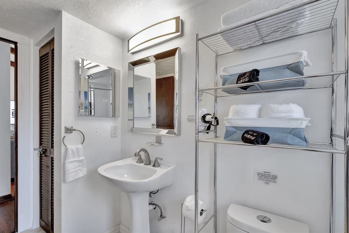 Thoughtful touches, such as soft, plush bath mats and luxurious towels, add an extra layer of comfort and elegance.