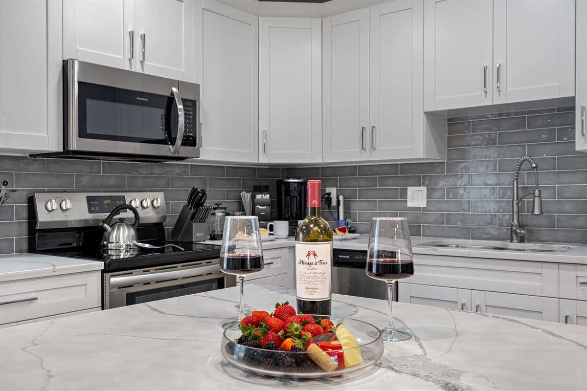 Make memories and great food in this beautiful property that has a modern fully equipped kitchen. Channel your inner chef and have great meals with family and friends.  If you are interested in this property, send us a message!